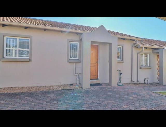 2 BEDROOM TOWNHOUSE FOR SALE IN GREENSTONE HILL